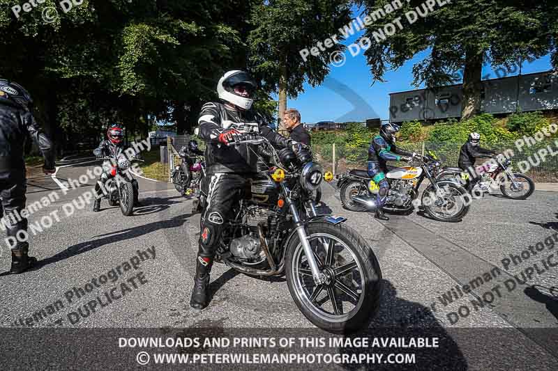 Vintage motorcycle club;eventdigitalimages;mallory park;mallory park trackday photographs;no limits trackdays;peter wileman photography;trackday digital images;trackday photos;vmcc festival 1000 bikes photographs